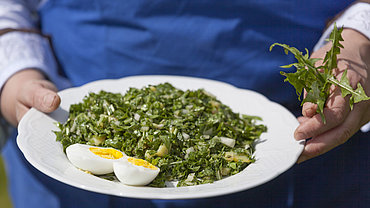 Löwenzahnsalat mit Ei