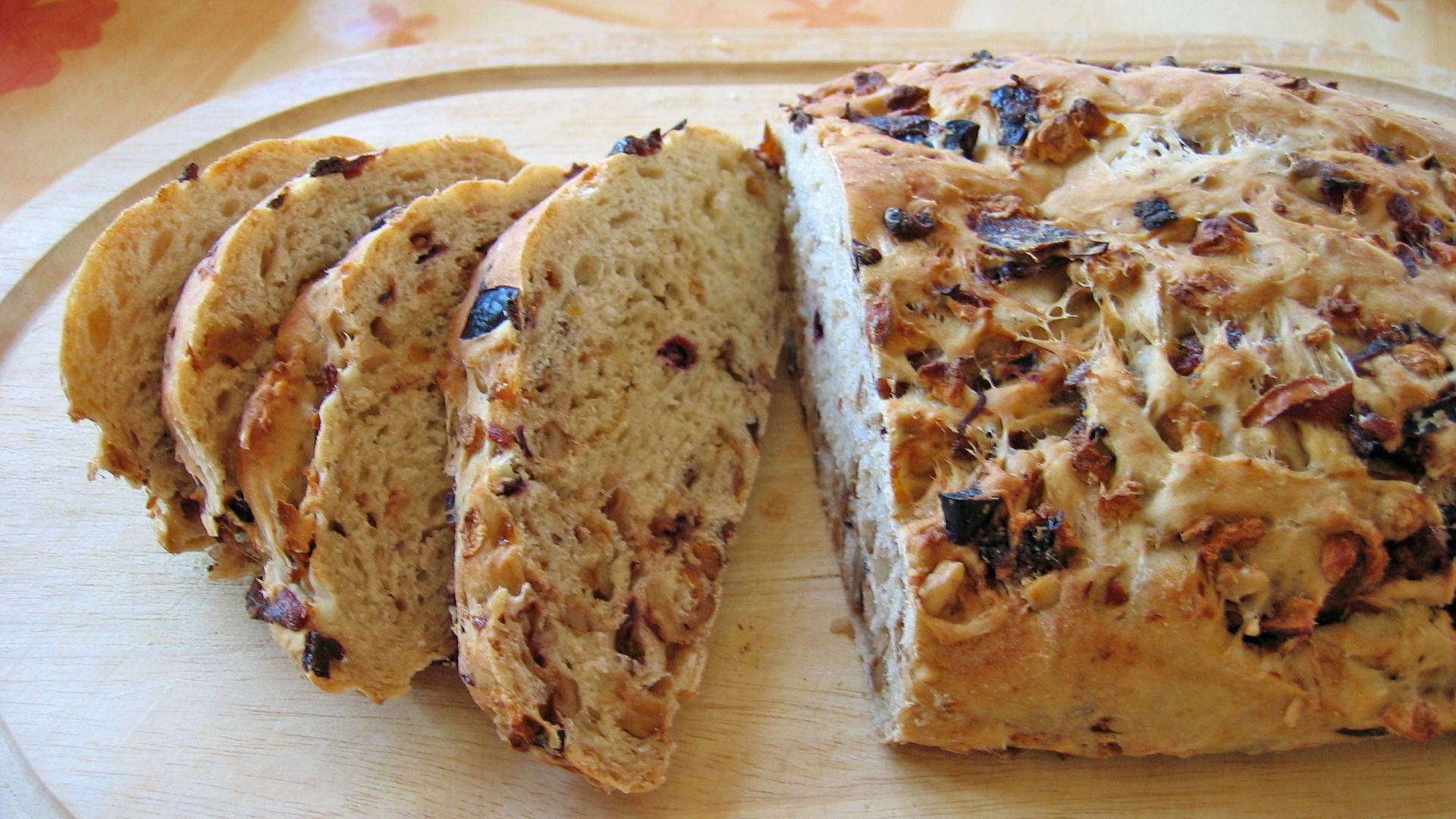 Fruity farm bread - Typical recipe from South Tyrol