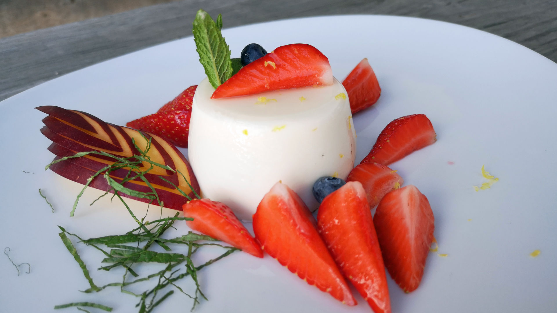 Panna cotta with elderflower - Recipe from South Tyrol