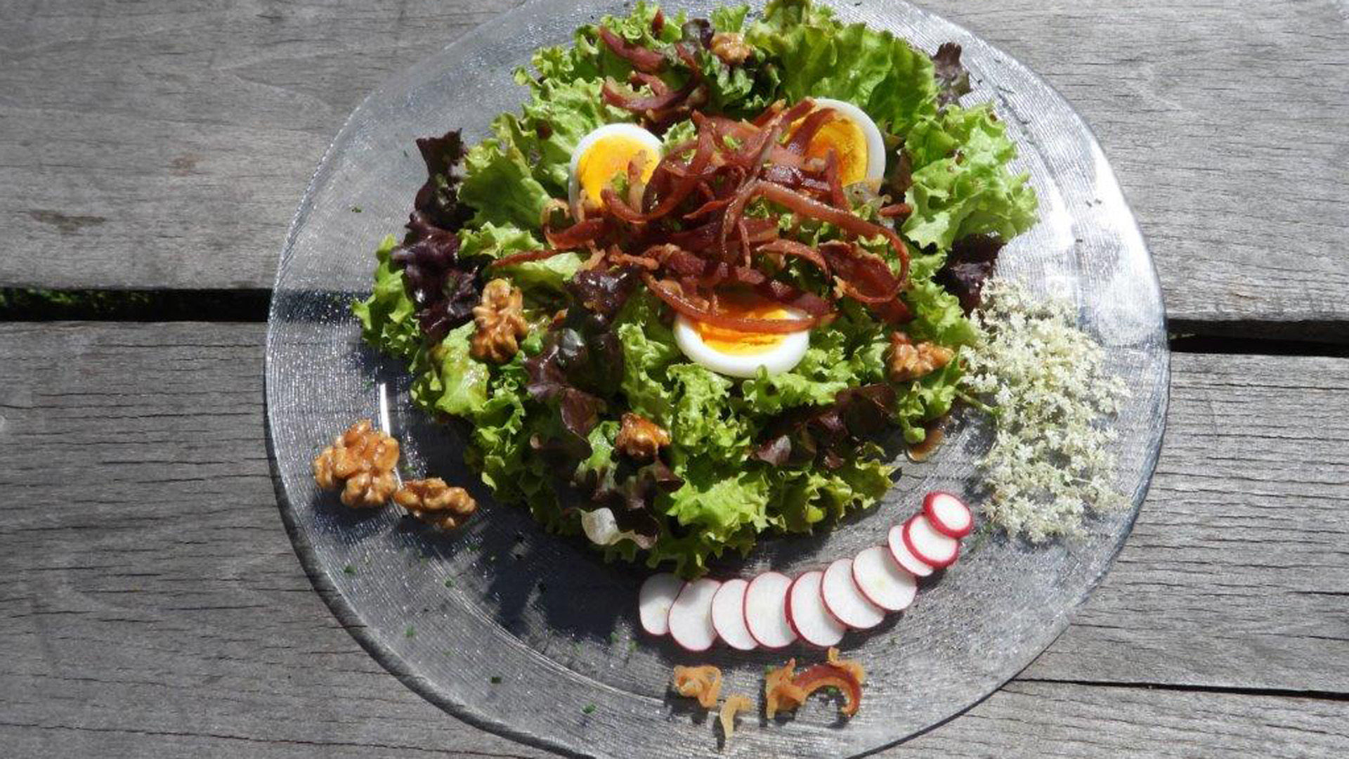 Summer salad with 'Speck' - Recipe from South Tyrol