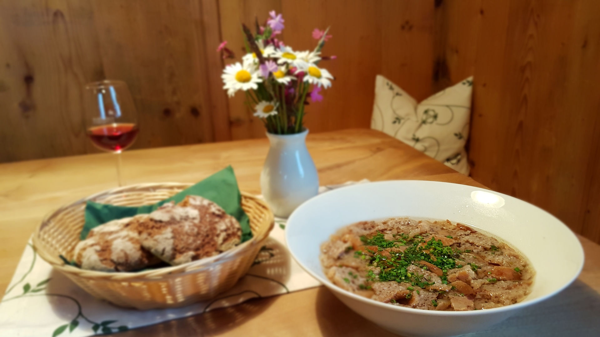Bread soup - Recipe from South Tyrol