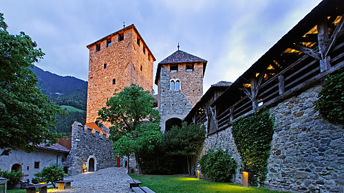 Schloss Tirol: Alte Mauern mit Geschichte