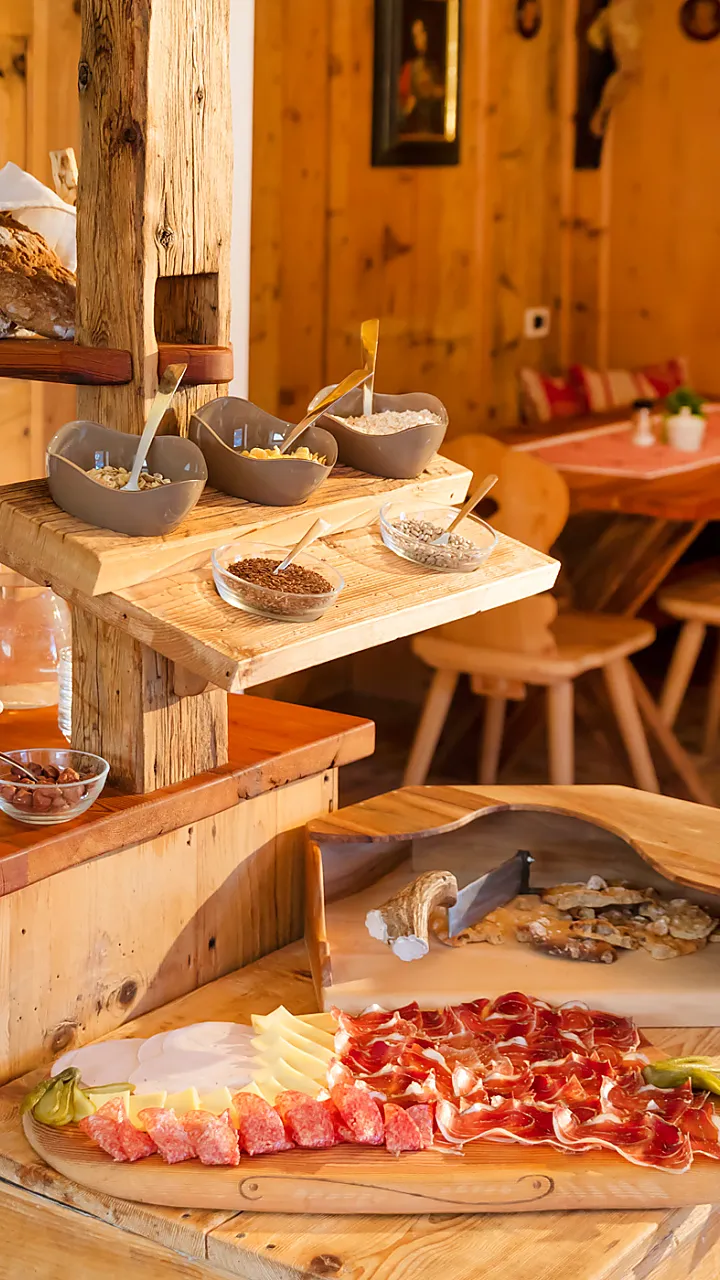 Farm Holidays in South Tyrol: 'Roter Hahn' presents over 1,600 holiday farms - holiday flat or room options for your holiday in South Tyrol.