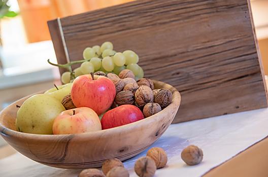 Fresh fruit and nuts