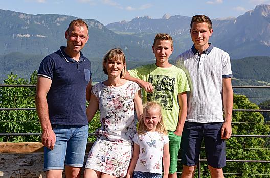 Familie Hofer Alois, Elisabeth, Valentin, Tobias und Marlen heißen Sie herzlich willkommen