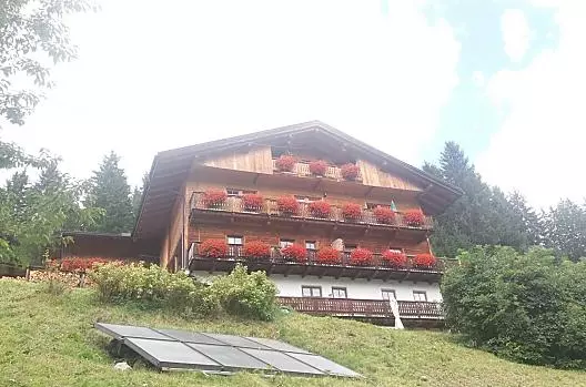  Der Gadenhof in prächtiger Blumenpracht