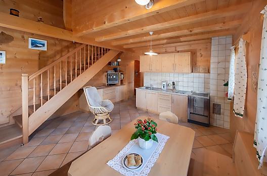 The eat-in kitchen in the "Laugen" holiday apartment invites you to sociable evenings.