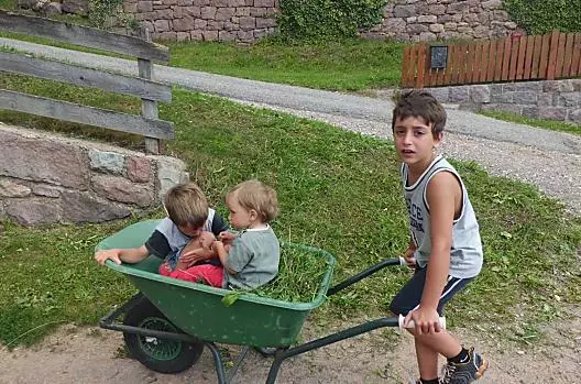 Unseren Gästen macht es immer Spaß, uns zu helfen. 