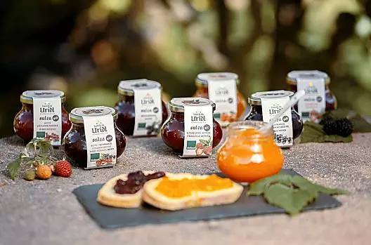 Verschiedene Fruchtaufstriche