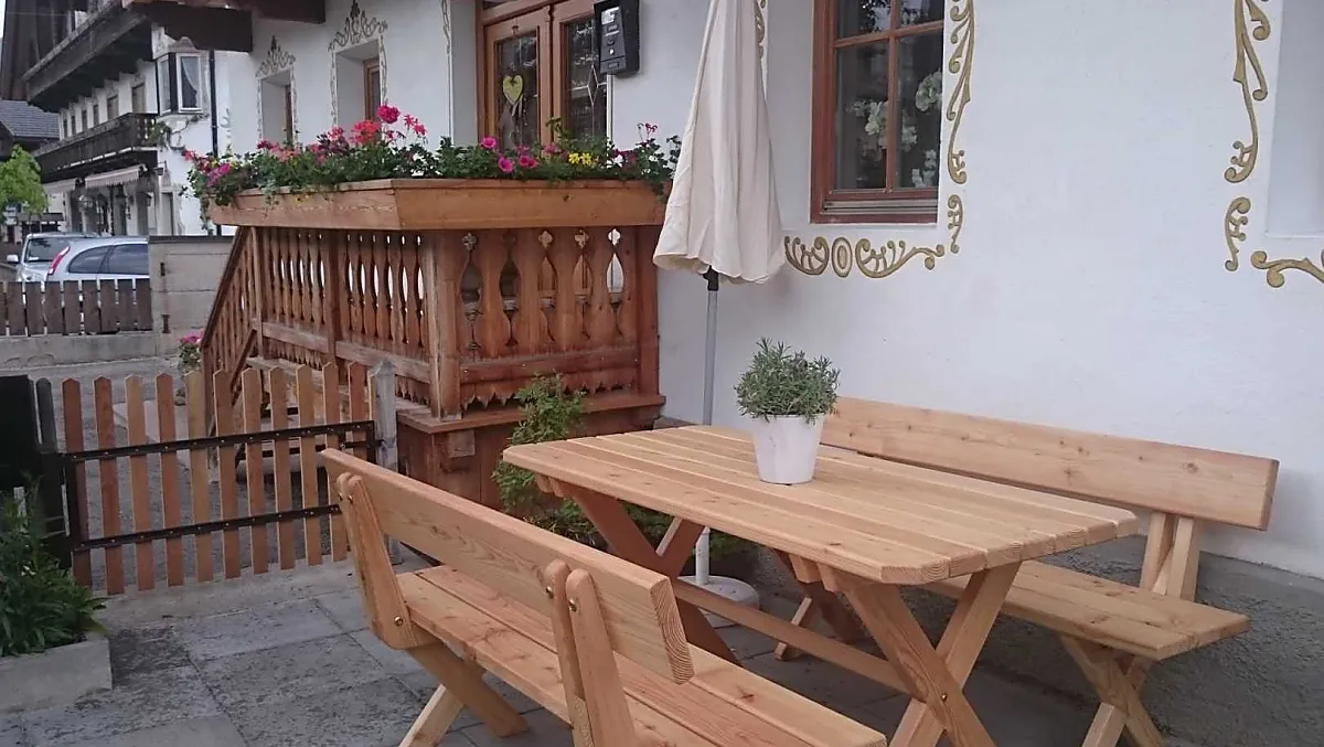 Sitzgelegenheit im Bauerngarten