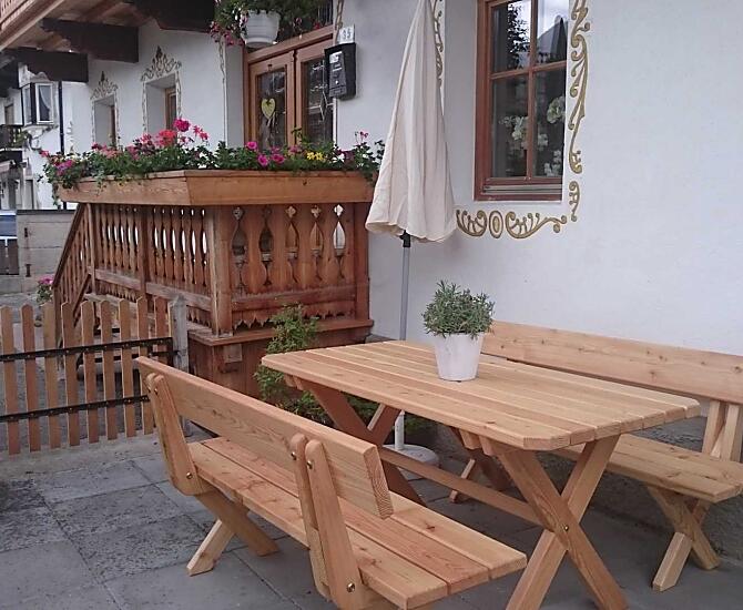 Sitzgelegenheit im Bauerngarten