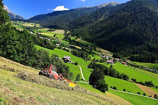 Mowing hay at the Bergerhof
