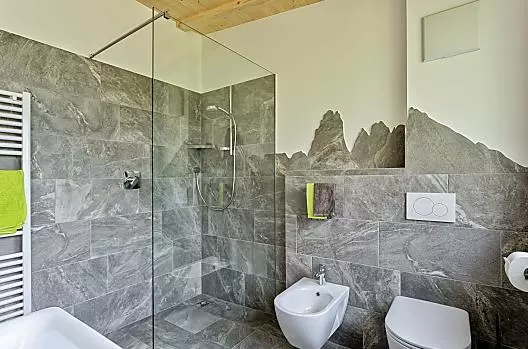 Bad der Wohnung Lang- und Plattkofel