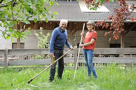 Franz, der Besitzer des Hofes mit Nichte Gerlinde
