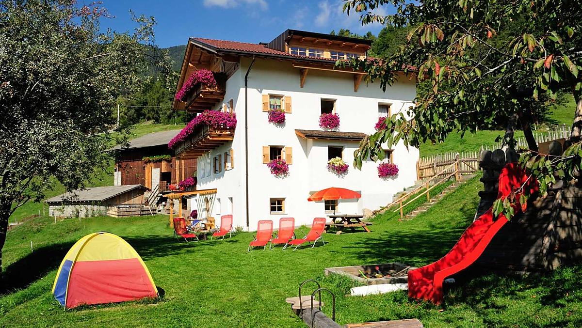 Steierhof mit Spielplatz und Liegewiese