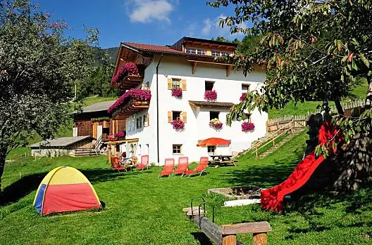 Steierhof mit Spielplatz und Liegewiese