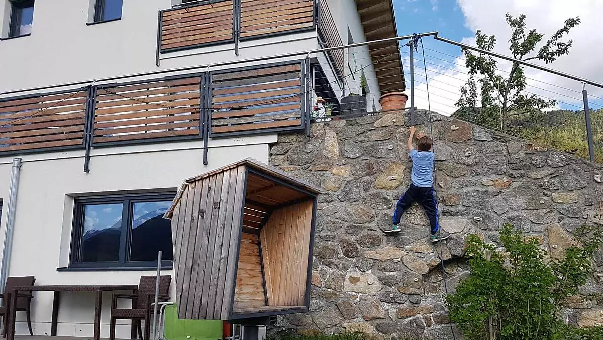 Unser Strandkorb und die Kletterwand