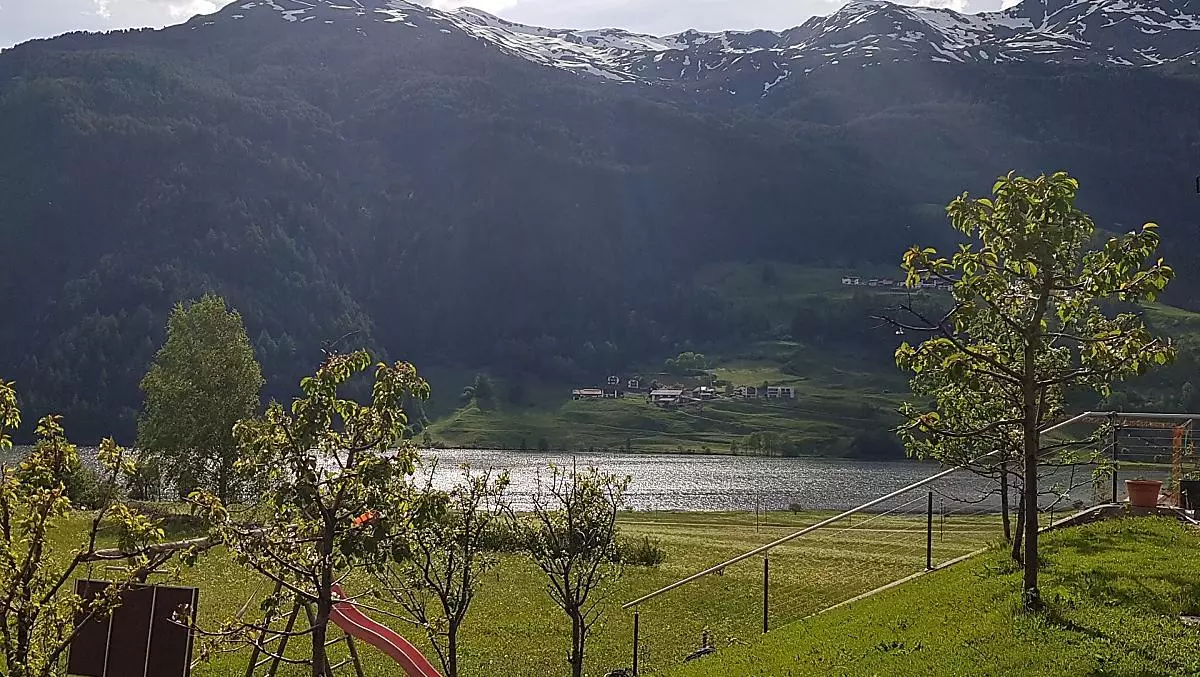 Garten mit Blick auf den Haidersee