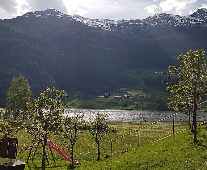 Garten mit Blick auf den Haidersee
