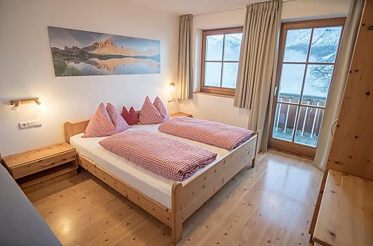 The bedroom of our Sonnenverwöhnt holiday apartment