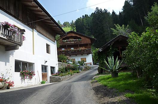 Der Innerbachlerhof im Sommer inmitten idyllischer Natur zum Wohlfühlen, Relaxen, Entspannen sowie Kraft Tanken