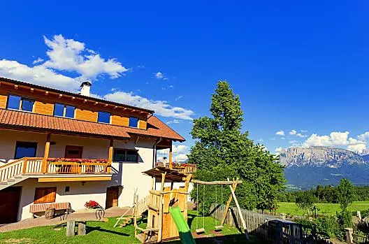 Wohnhaus mit Bergblick