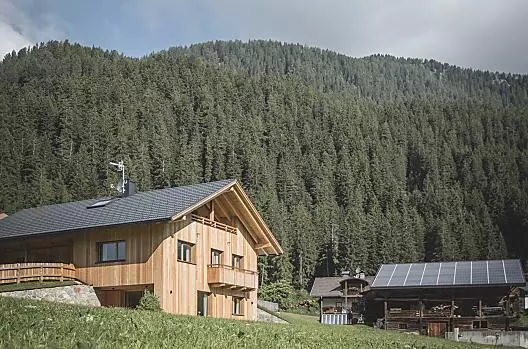 Hof mit Gästehaus, Bauernhaus und Futterhaus gegen Nordwesten