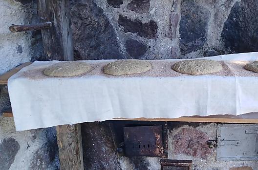 Das Brot ist bereit für den Ofen.