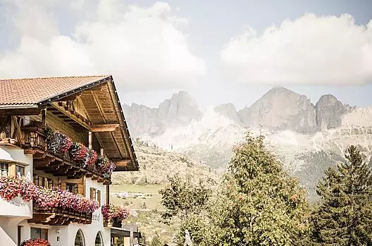 Karerhof - list Photo