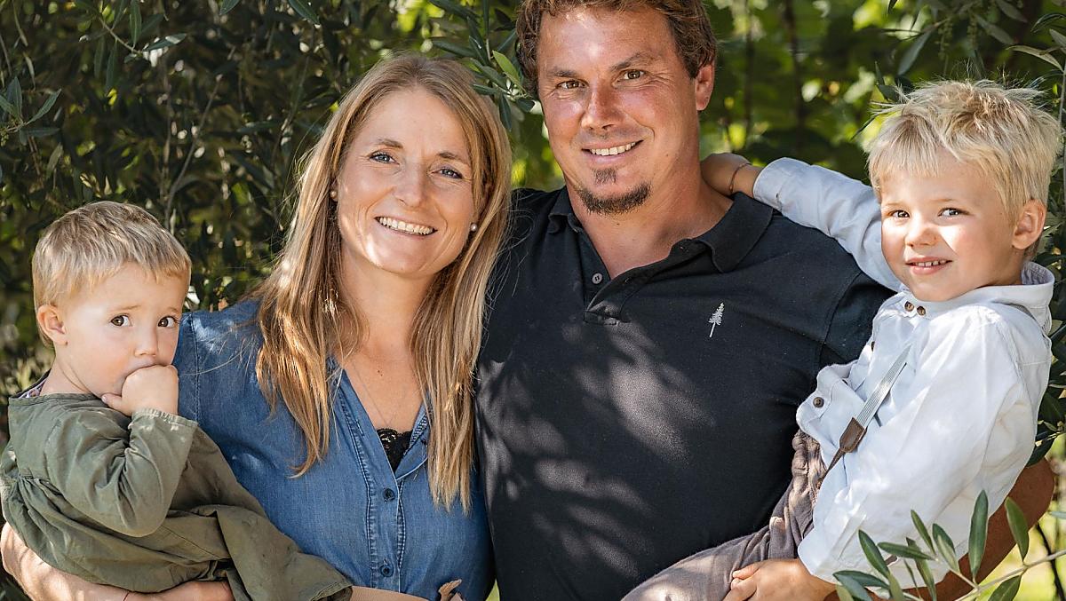 Family photo: Maria and Lukas with Julia and Johannes