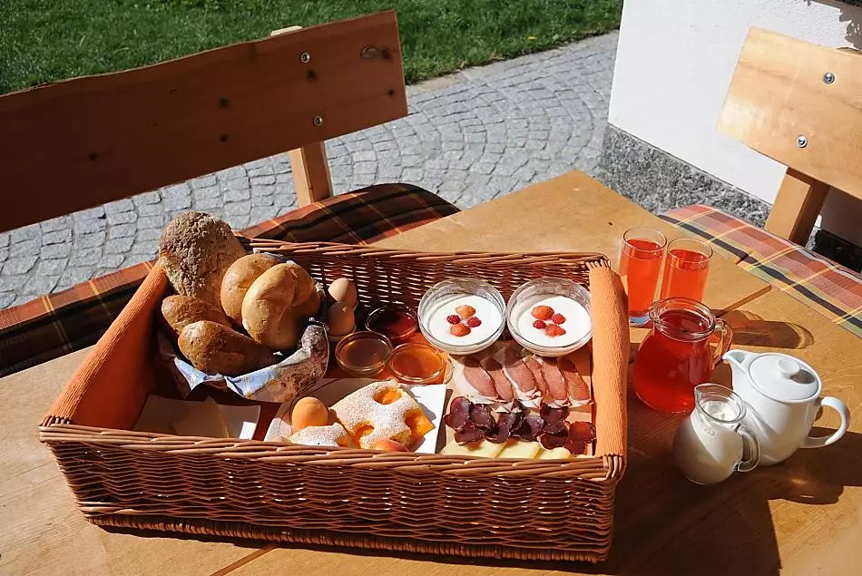 Hof am Schloss - Farm treats Photo
