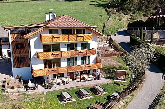Hof im Sommer