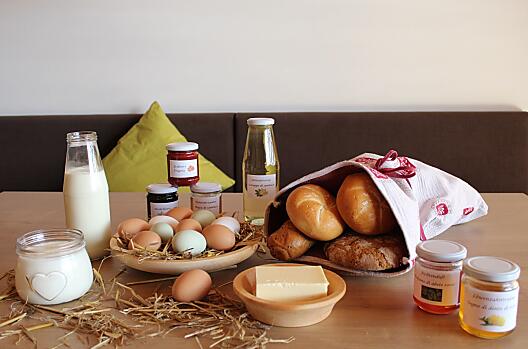 Start the day with a lovingly put together breakfast basket, filled with the farm's own homemade and regional products.