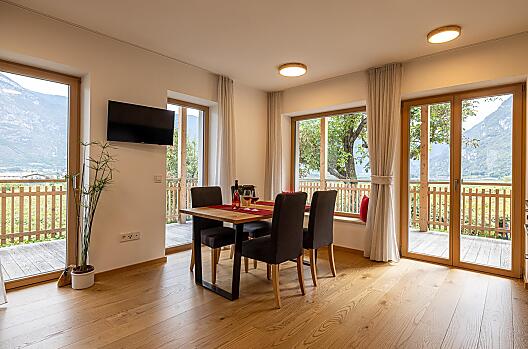 Kitchen-diner and wooden terrace with views of the vineyards