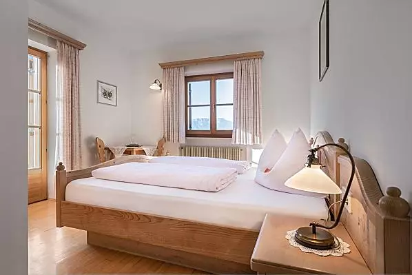 Helles Doppelzimmer in Fichte mit Balkon