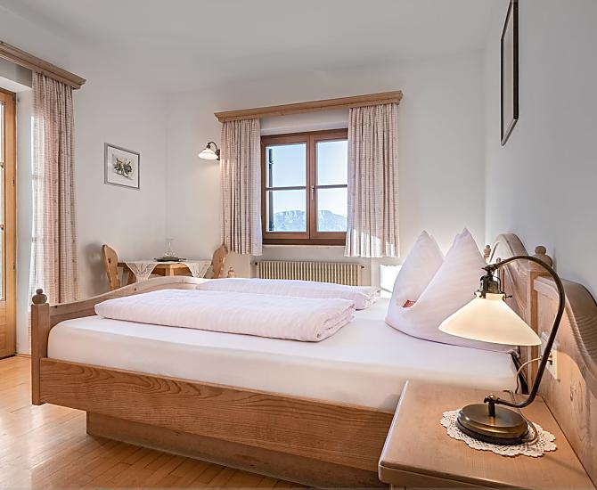 Helles Doppelzimmer in Fichte mit Balkon