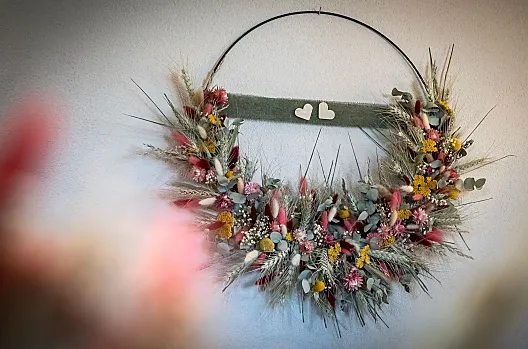 Our holiday flats are decorated with home-made wreaths of dried flowers.