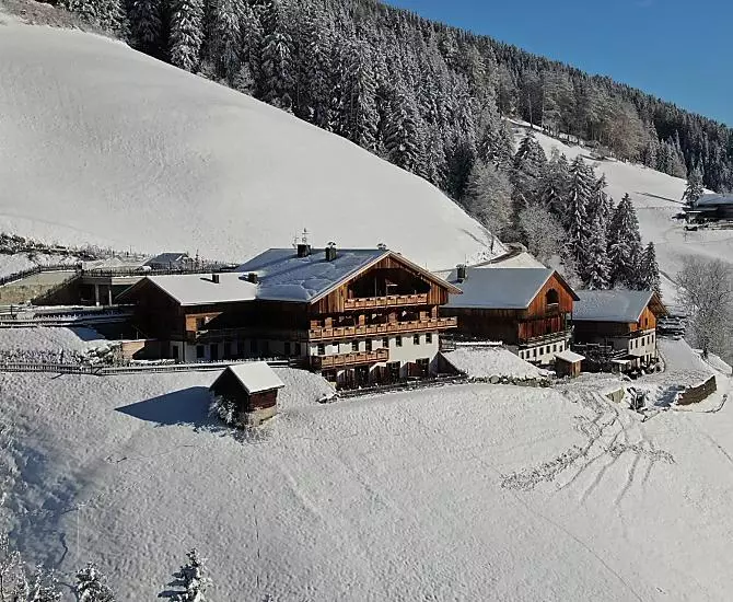 Unser Hof: Wohnhaus-Stall-Maschinenraum
