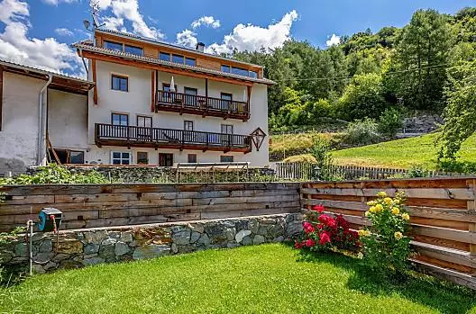 Vernalhof - list Photo