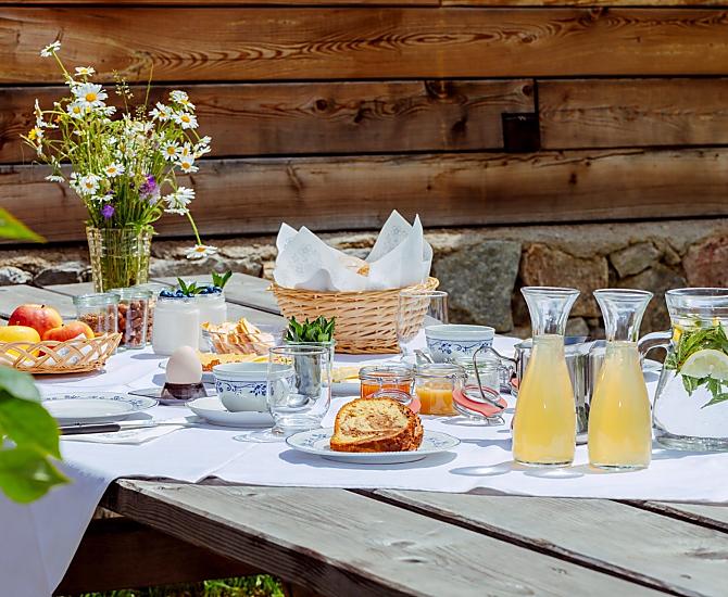 Breakfast in the garden area
