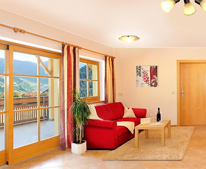So wohnen Sie: lichtdurchflutete Wohnräume, Terrassen und großzügige Balkone mit herrlicher Aussicht.