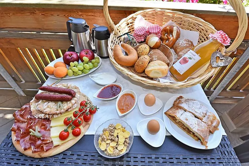 Breakfast with homemade jams and juices from the farm's own fruit, fresh apple strudel and Speck snack plate with local cheese
