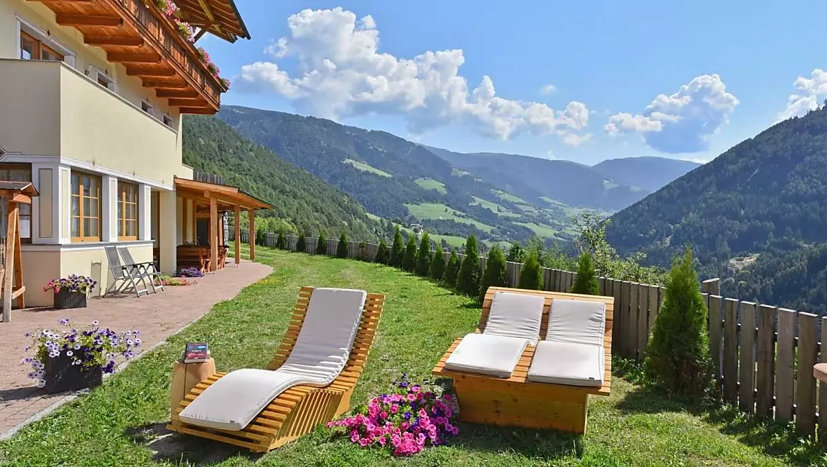 Enjoy the sun in wonderful peace and comfort