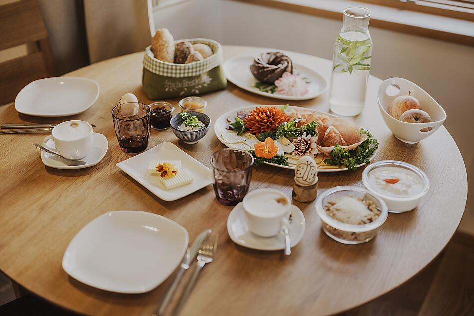 A holiday morning with us looks like this: in the flat or on the sunny terrace.