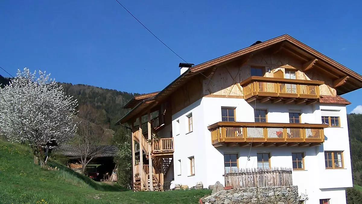 Unser Haus mit den Ferienwohnungen im Dachgeschoss.