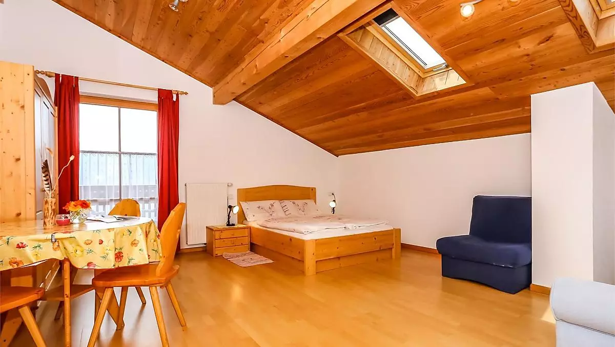 Wohn- und Schlafraum der Ferienwohnung Lorenzi