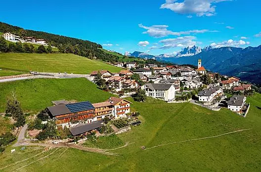 Der Thalhofer Hof am Dorfrand von Latzfons