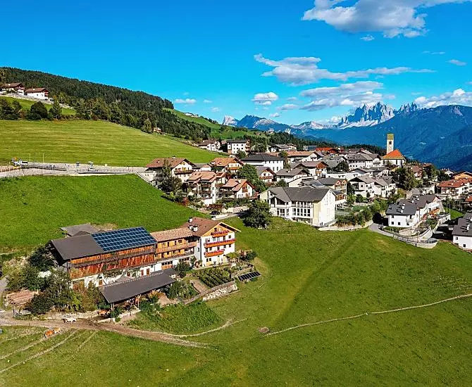 Der Thalhofer Hof am Dorfrand von Latzfons