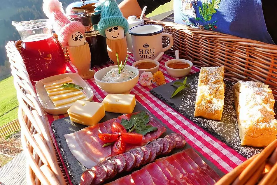 The breakfast basket for a good start to your day.