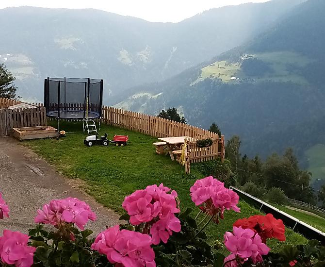 Spielplatz vom Balkon der Ferienwohnung